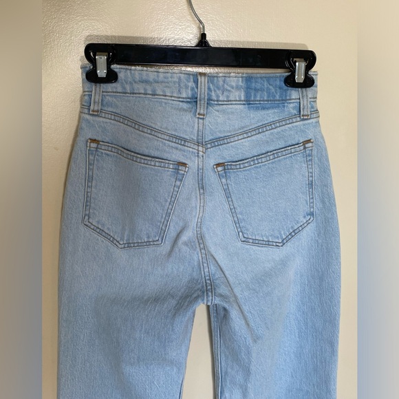 NWT Abercrombie and Fitch The 90’s Relaxed Jeans High Rise in Medium Wash - Picture 9 of 9